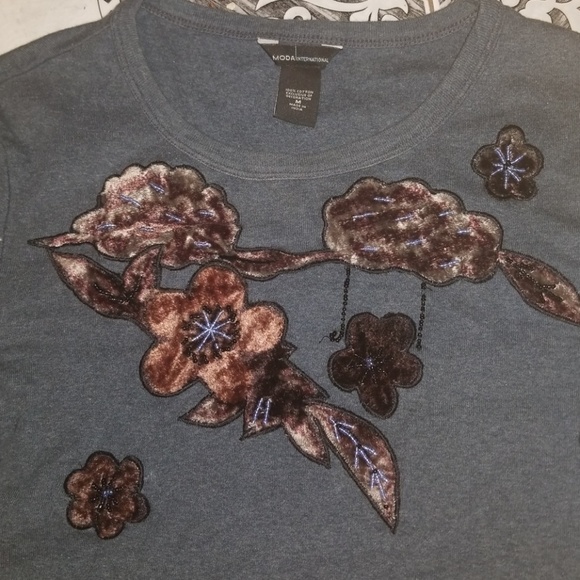Victoria Secret Beaded Velvet Flowers Top M - Picture 2 of 4